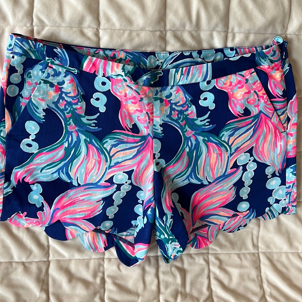 Lilly Pulitzer Size 4 shorts. Scalloped edge.